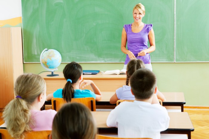 Una estudiante desea hablar con su profesora de biología